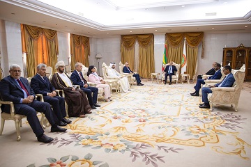 الرئيس الموريتاني يجري محادثات مع وفد الشبكة العربية في ختام مؤتمرها الدولي وعموميتها الـ ١٩ بنواكشوط